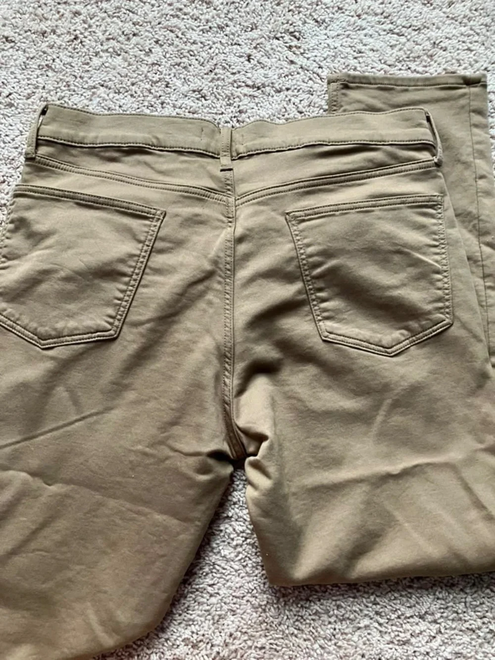 NEW Banana Republic Men's Chinos in Olive-Tan